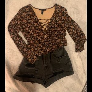 Forever 21 Sz L - Cropped Lace Up Front Top!  Preowned and in great condition!
